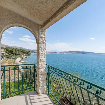 G * Trogir