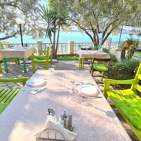 Apartament G *