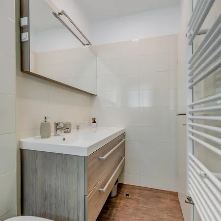 G Apartment *