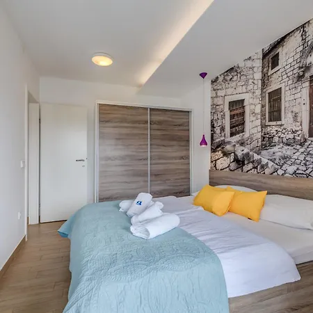 G Apartment *