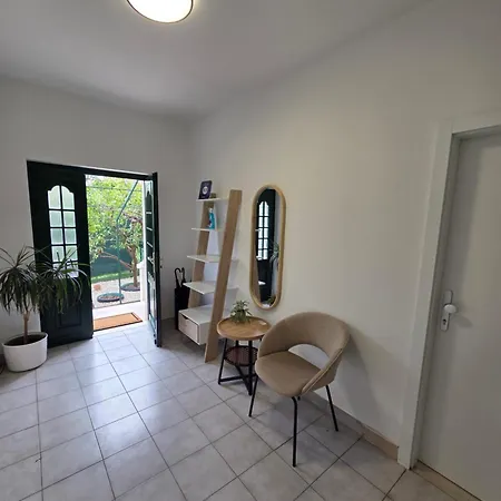 G Apartment *